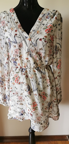 Cupcakes & Cashmere Floral Dress Size Small